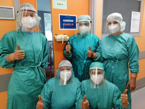 V slovenjgraški bolnici potrdili 4 nove okužbe, z dela odsotnih 59 zaposlenih