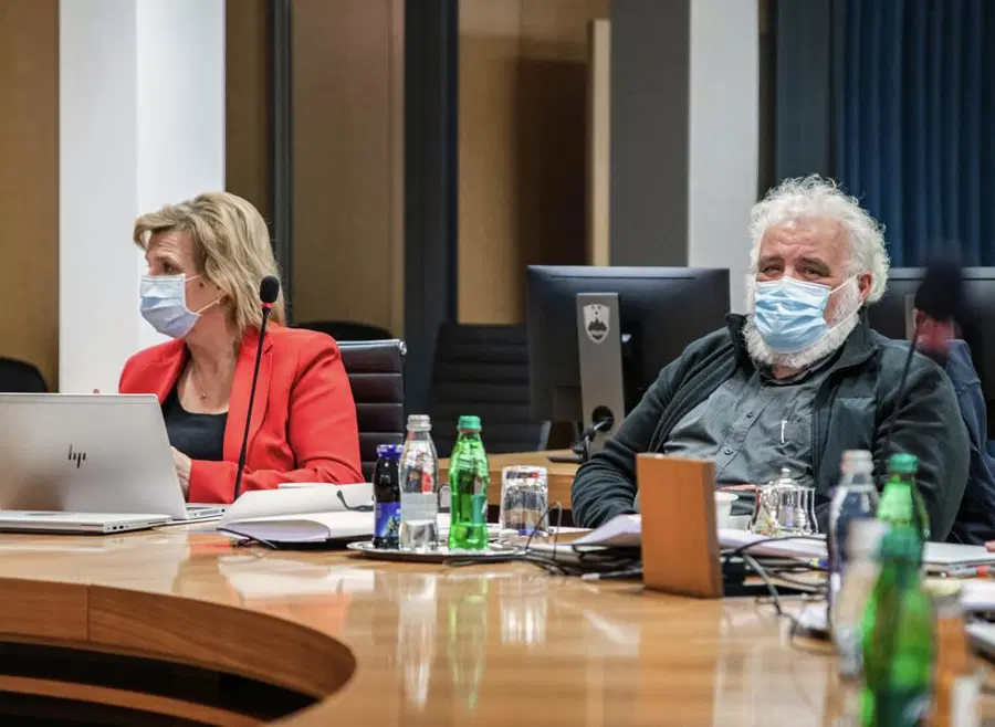 Stroka večkrat za to, da se pogoj PCT uveljavi z dvotedenskim zamikom po cepljenju s cepivom Janssen (kronologija)