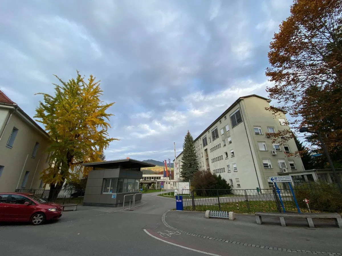 V slovenjgraški bolnici 4 nove okužbe, na covid oddelku 45 bolnikov