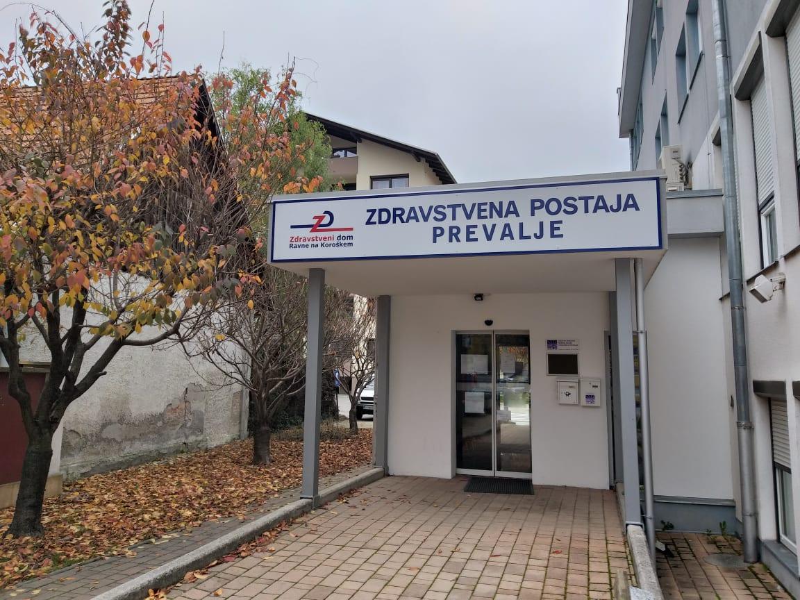 Na Koroškem v torek več kot 50 novih okužb. V regiji največ precepljenih na Prevaljah