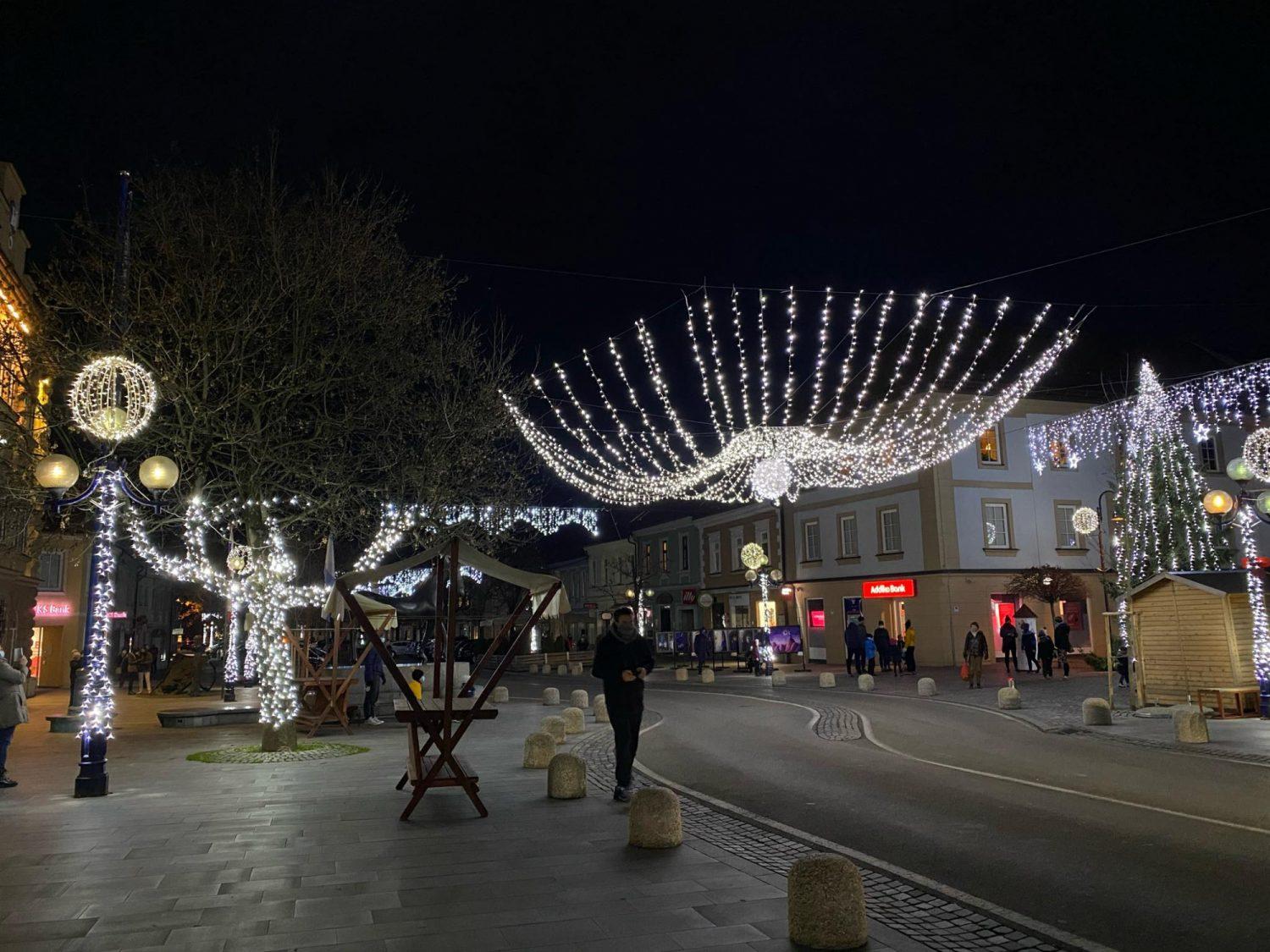 V Slovenj Gradcu so prižgali praznične luči