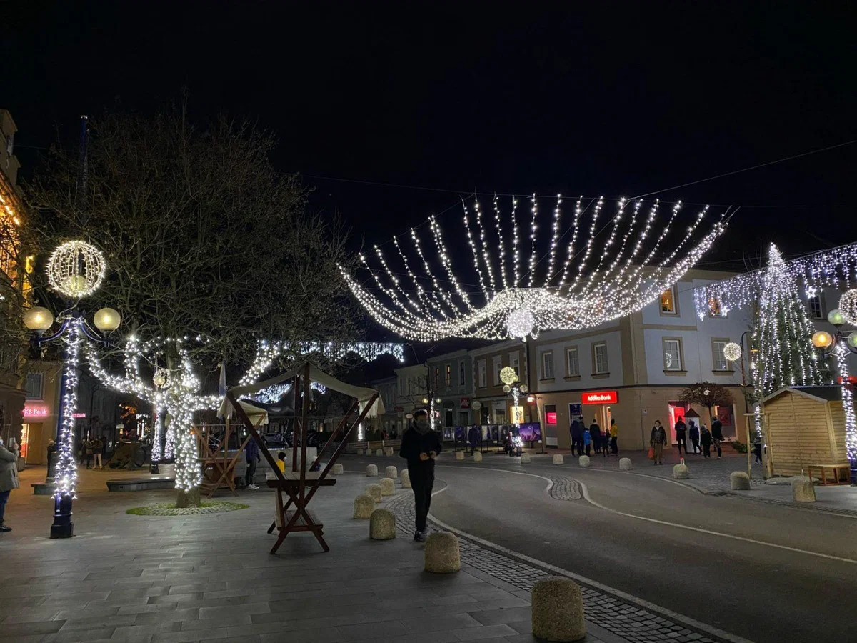 V Slovenj Gradcu so prižgali praznične luči