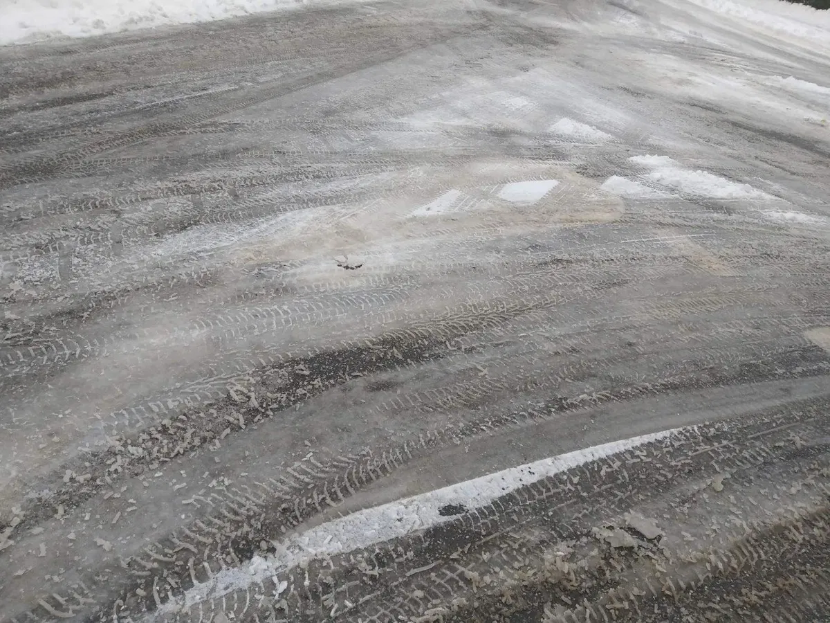 Nevarnost poledice: Policisti pozivajo k previdnosti na cesti