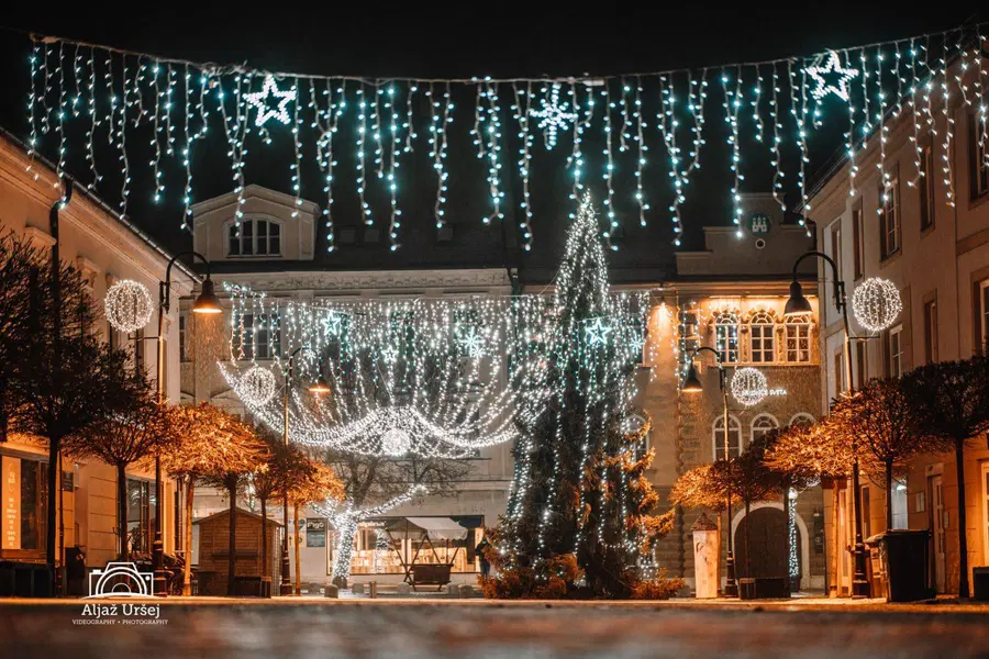 Čarobni december v Slovenj Gradcu se pričenja s prižigom lučk