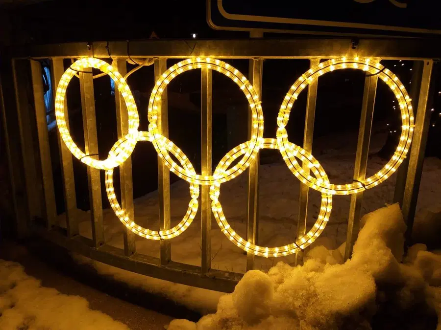 Vas olimpijcev zasijala v soju prazničnih luči