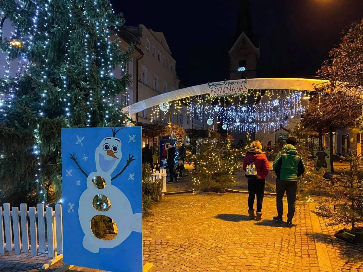 V Slovenj Gradcu zaživela Božična vas