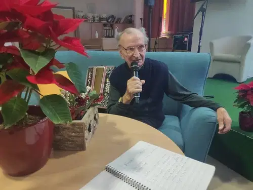 V slovenjgraškem domu starostnikov si dneve krajšajo s prazničnim programom v katerem sodelujejo tudi stanovalci