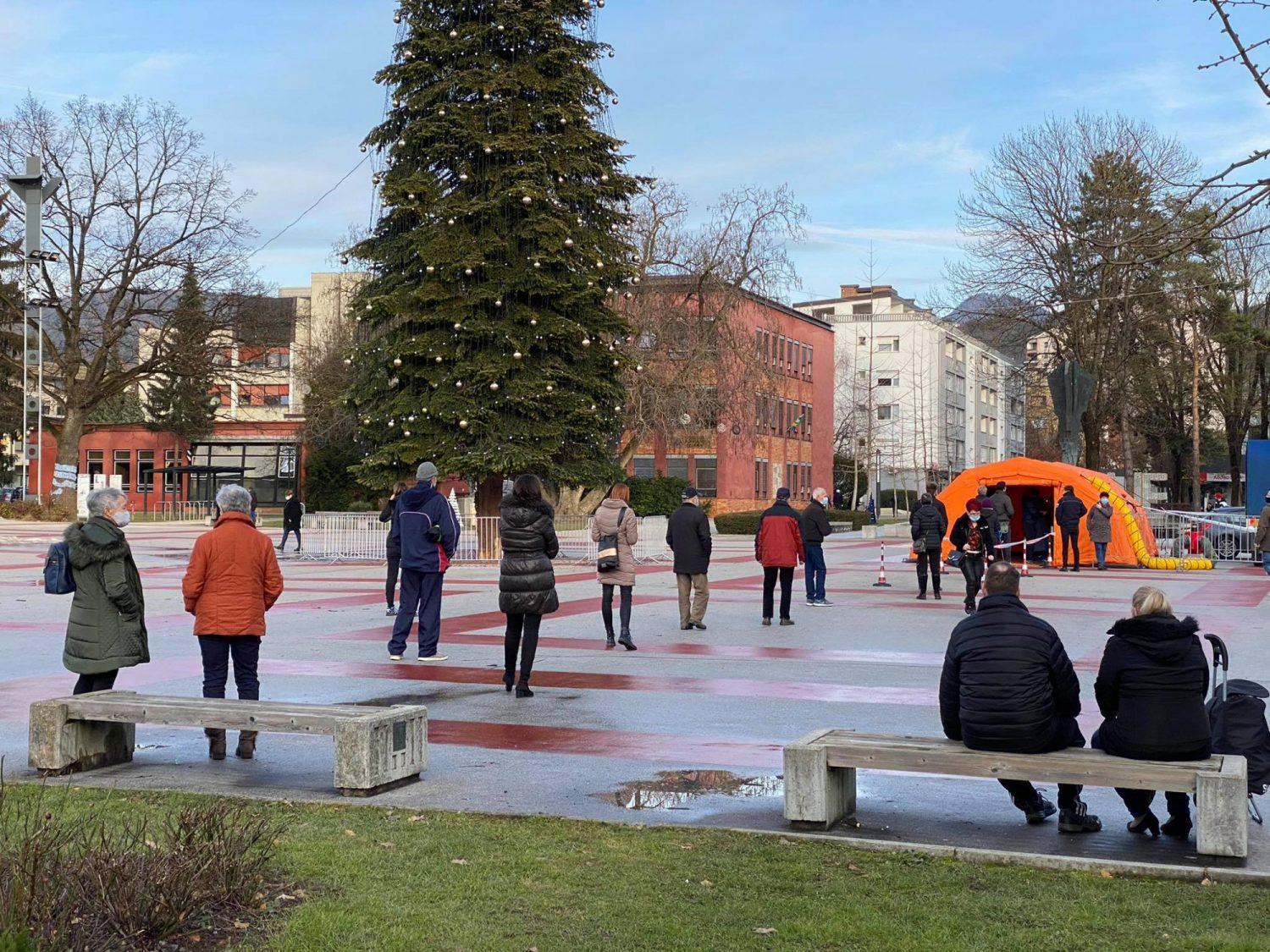 Na Koroškem potrdili 65 novih okužb, v Velenju se na množično testiranje čaka uro in pol