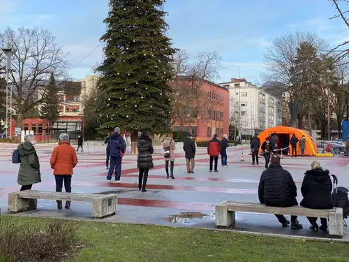 Na Koroškem potrdili 65 novih okužb, v Velenju se na množično testiranje čaka uro in pol