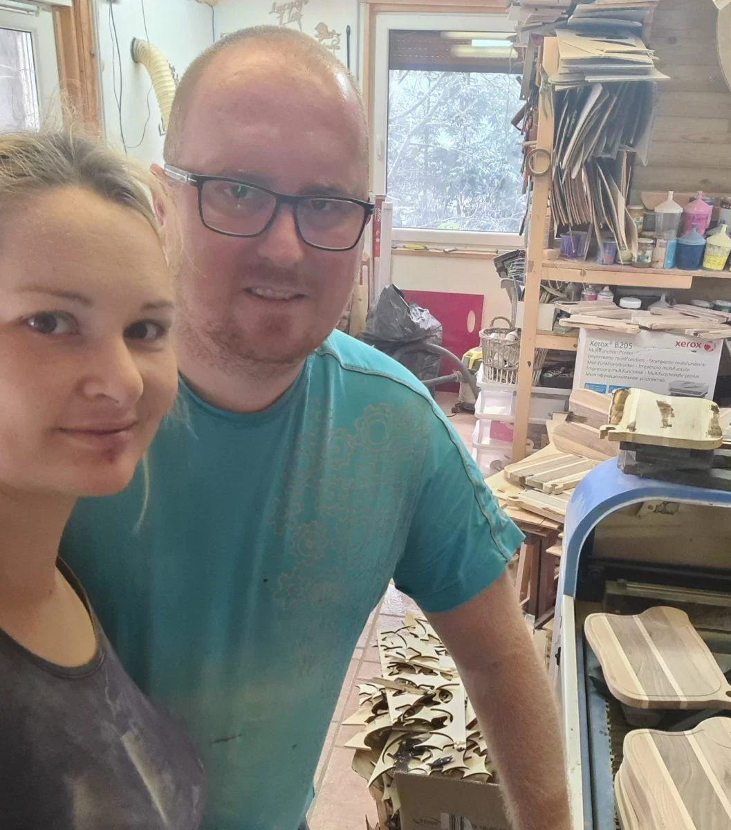 Maja in Gregor: Kljub krizi se pri nama obseg naročil ni dosti spremenil in imava ves čas polne roke dela