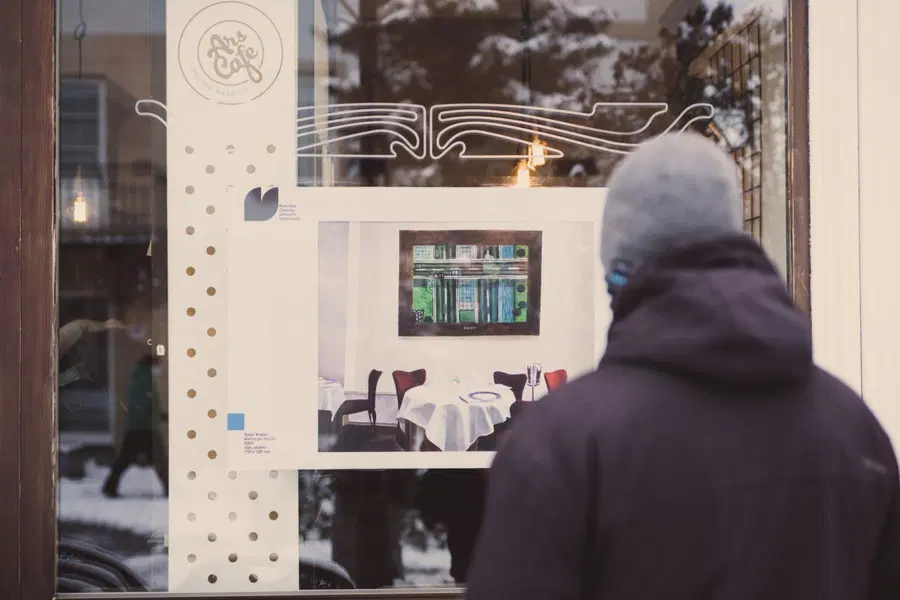 Na sprehodu skozi mestno jedro Slovenj Gradca si lahko ogledate umetniška dela iz zbirke KGLU