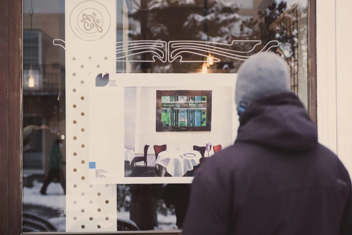 Na sprehodu skozi mestno jedro Slovenj Gradca si lahko ogledate umetniška dela iz zbirke KGLU