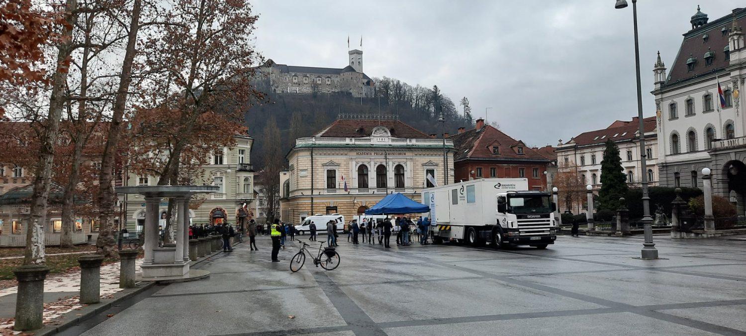Kacin: V ponedeljek potrdili več kot 1500 novih okužb, delež pozitivnih testov 20-odstoten