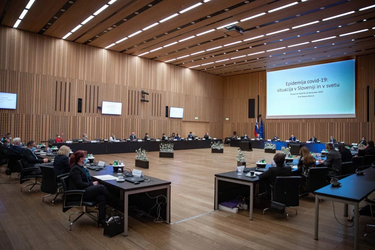 Stroka vlado opozorila na zelo malo preostalih bolnišničnih rezerv