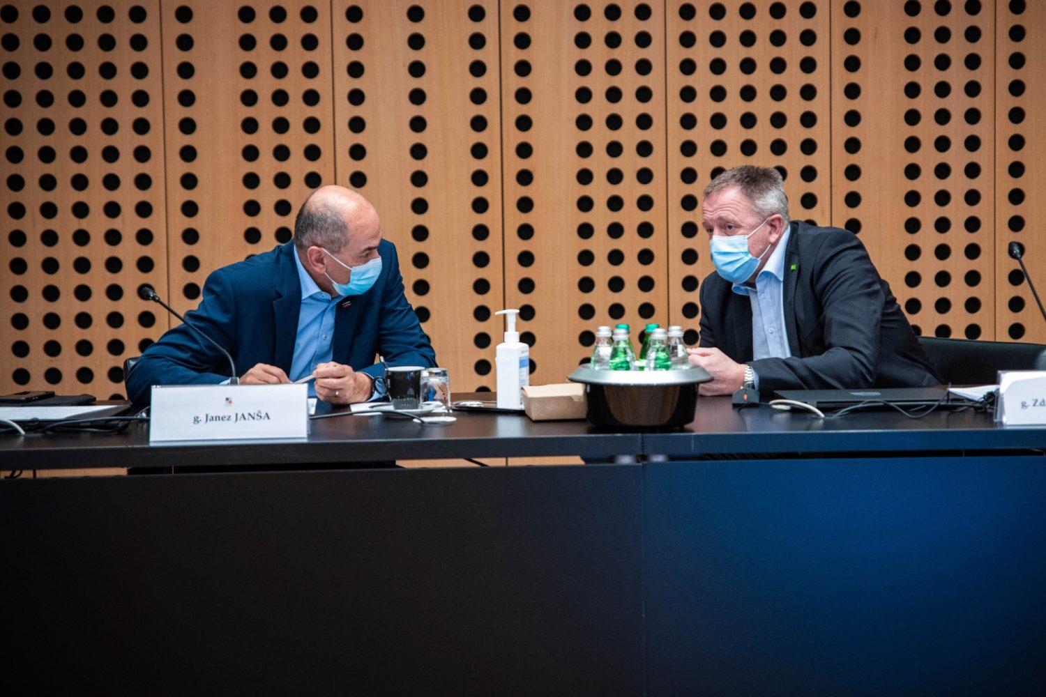 Vlada zaprtje nekaterih trgovin in storitvenih dejavnosti podaljšala za sedem dni