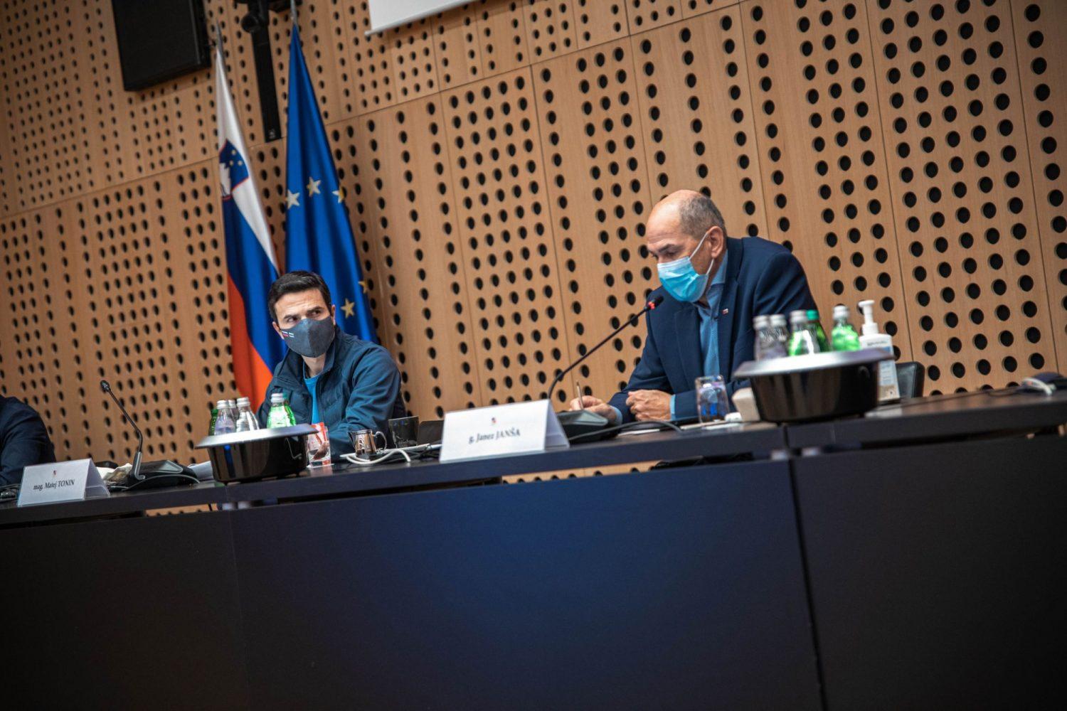 Vlada danes o podaljševanju razglasitve epidemije ter ukrepih čez praznike