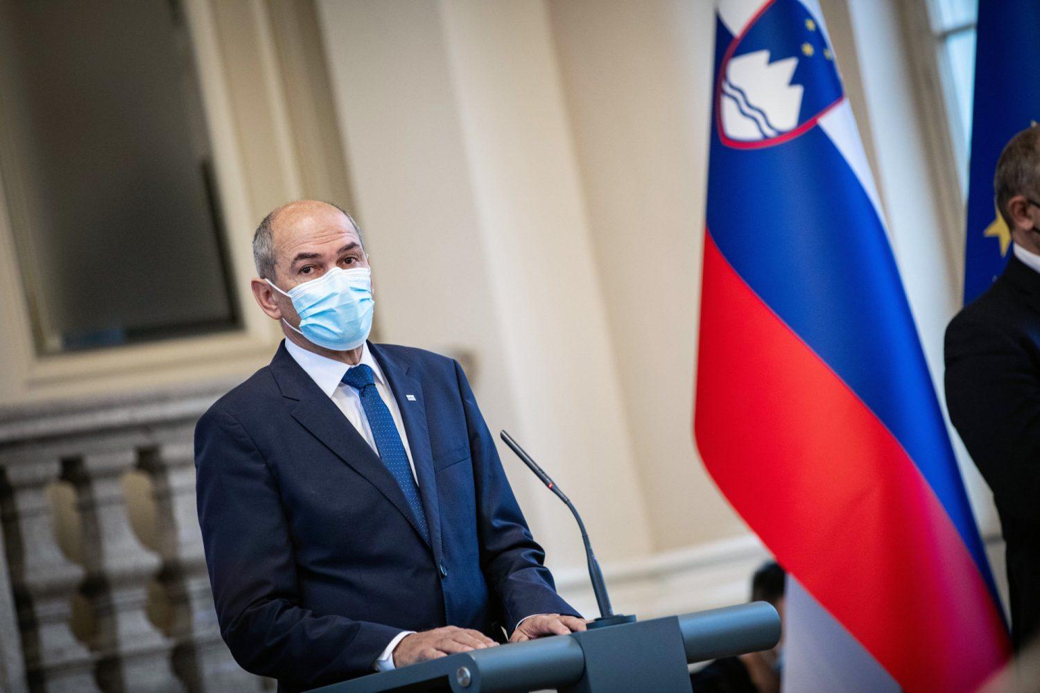 Janša: Vlada dopolnila načrt sproščanja protikoronskih ukrepov