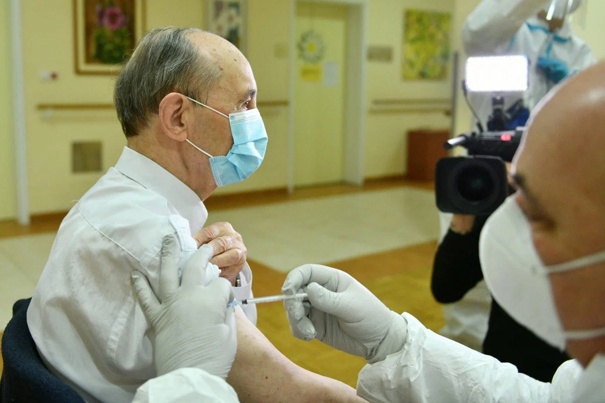 Magajnejeva: Splošno prebivalstvo bo za cepljenje prišlo na vrsto marca ali kasneje, prej pa, če bosta odobreni cepivi drugih proizvajalcev