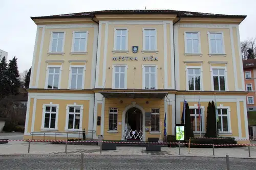 V sredo na Koroškem potrdili 127 novih okužb. Kacin poziva državljane, naj praznične sprostitve "ne izkoriščajo v lastno škodo"