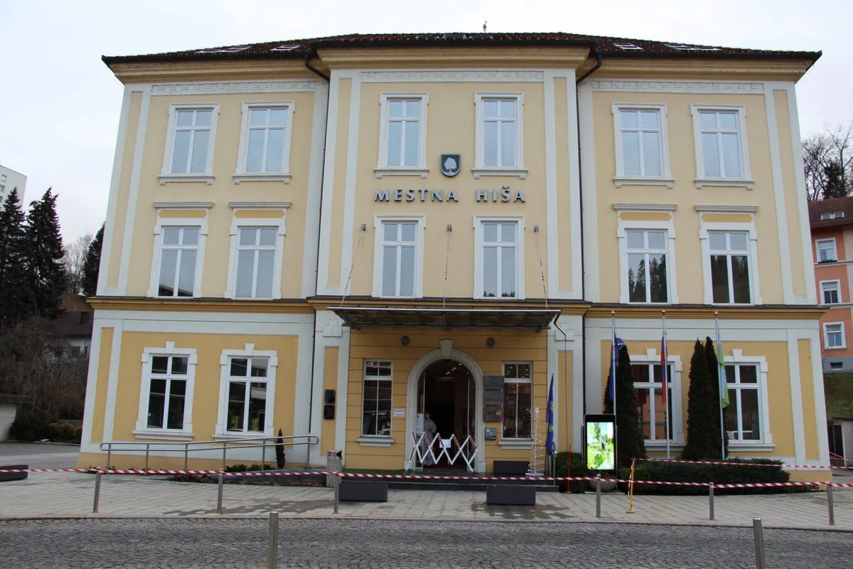 V sredo na Koroškem potrdili 127 novih okužb. Kacin poziva državljane, naj praznične sprostitve "ne izkoriščajo v lastno škodo"