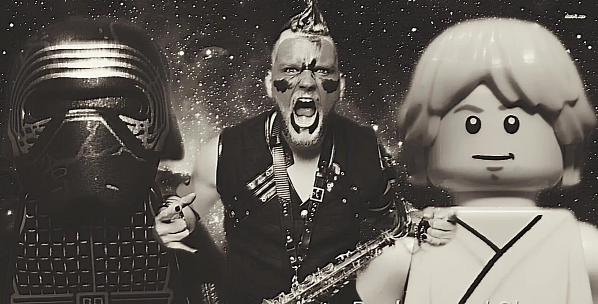 Franšiza Star Wars in ljubezen do Lego kock navdihnila koroškega glasbenika za nov spot s posebno tehniko