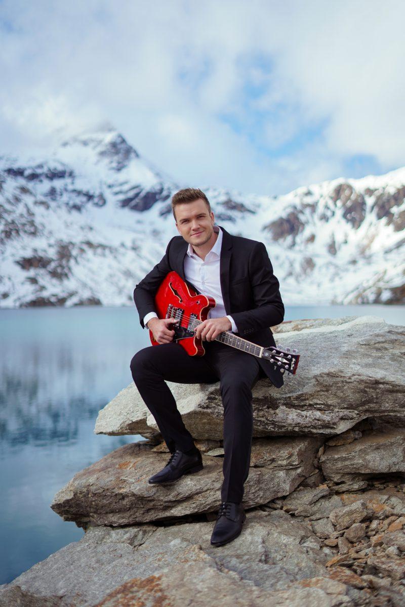 Luka Basi navdušuje z novo skladbo in videospotom