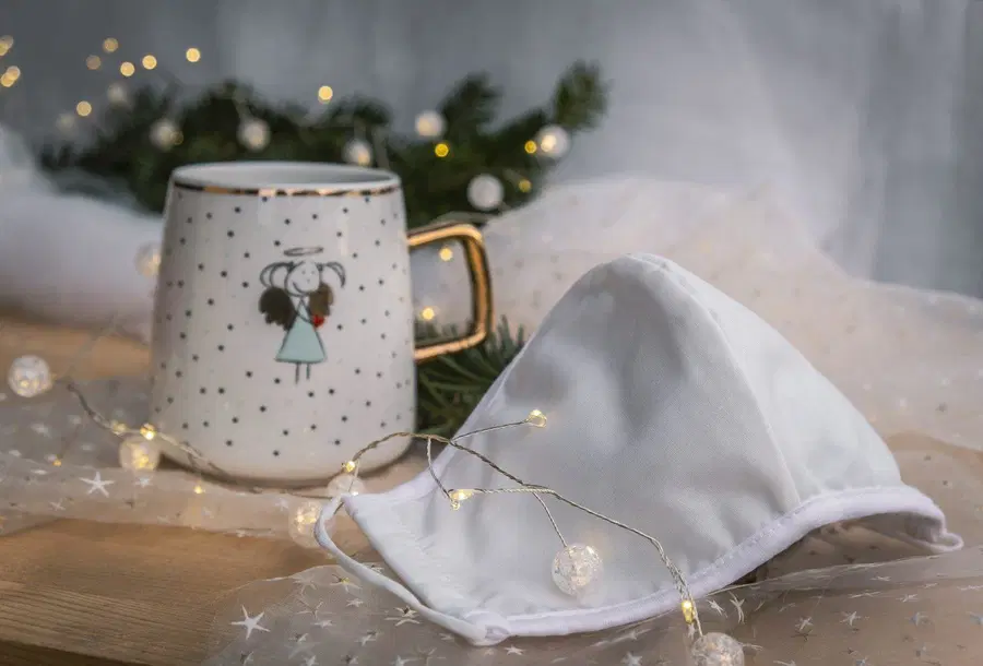 WHO poziva k nošenju mask med družinskimi srečanji ob praznikih. Januarja pa bo na Kitajsko poslal strokovnjake, ki bodo iskali izvor covida-19