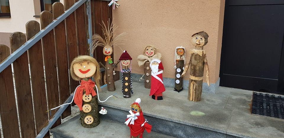 Ravenski prvošolci zdravstvenim delavcem in obolelim namenili voščilnice, v Kotljah šolarji izdelali "nadomestne učence"