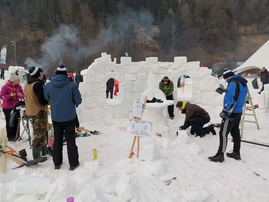 V Črni na Koroškem bodo lahko snežne gradove gradili v mehurčkih