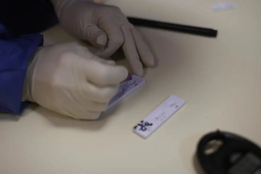 V nedeljo v Sloveniji potrdili 1008 novih okužb