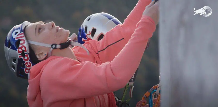 Janja Garnbret in Domen Škofic preplezala trboveljski dimnik