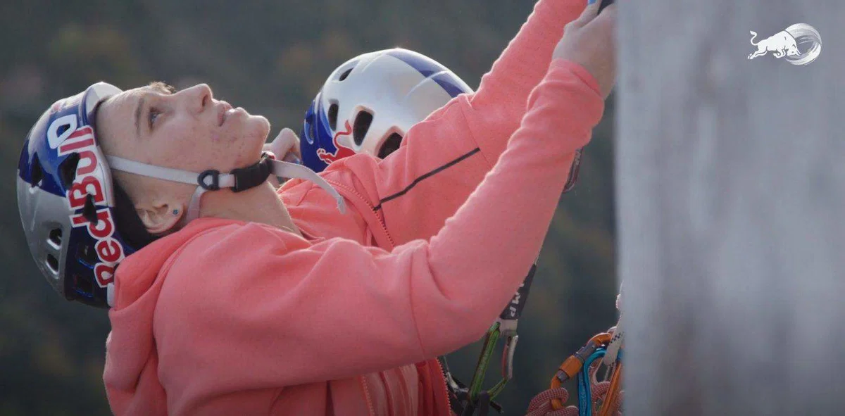 Janja Garnbret in Domen Škofic preplezala trboveljski dimnik