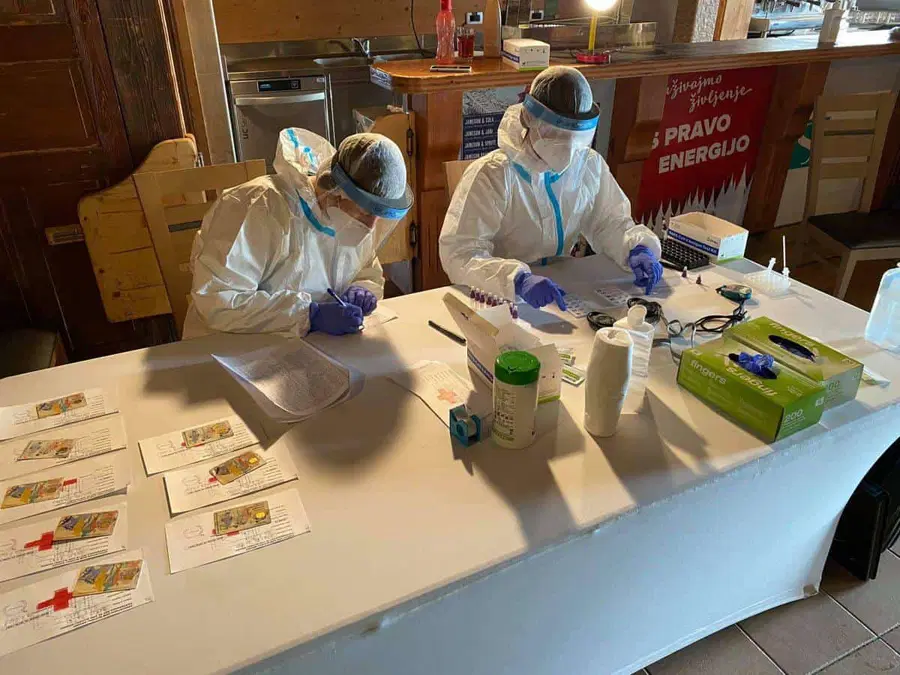 V petek potrdili 1005 novih okužb, na Koroškem 40