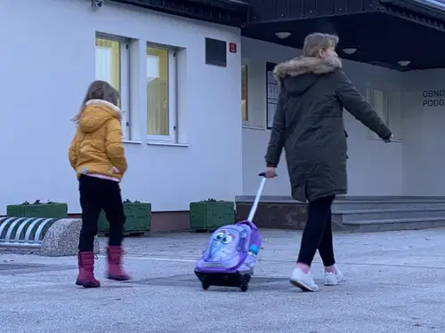 Vračanje dela otrok v vrtce in šole steklo brez večjih težav in na veliko veselje otrok. O tem, kako bo pouk potekal prihodnji teden, bo vlada odločala v sredo