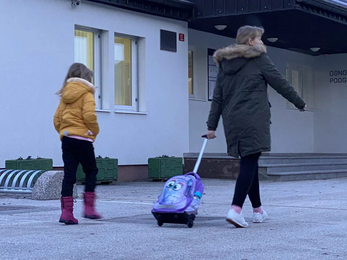 Vračanje dela otrok v vrtce in šole steklo brez večjih težav in na veliko veselje otrok. O tem, kako bo pouk potekal prihodnji teden, bo vlada odločala v sredo