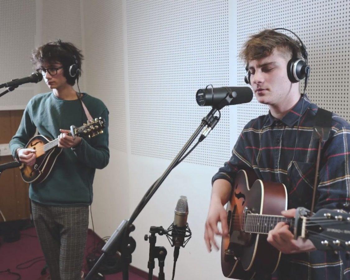 V slogu country, folka in bluesa nastop dvojca Nage Babe