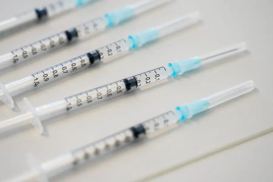 Za cepljenje proti gripi ni treba izpolnjevati pogoja PCT. Opravljeno je lahko hkrati s cepljenjem proti covidu-19