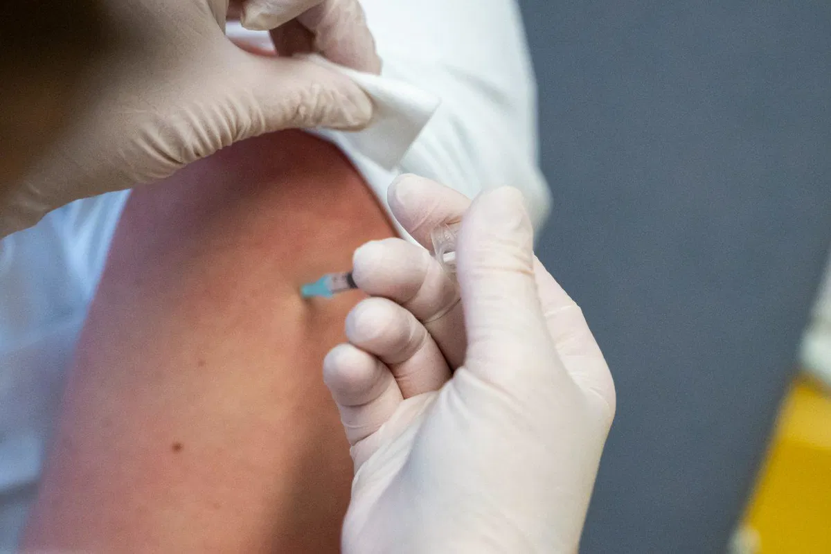 Ema dodala nov stranski učinek pri cepljenju z AstraZeneco