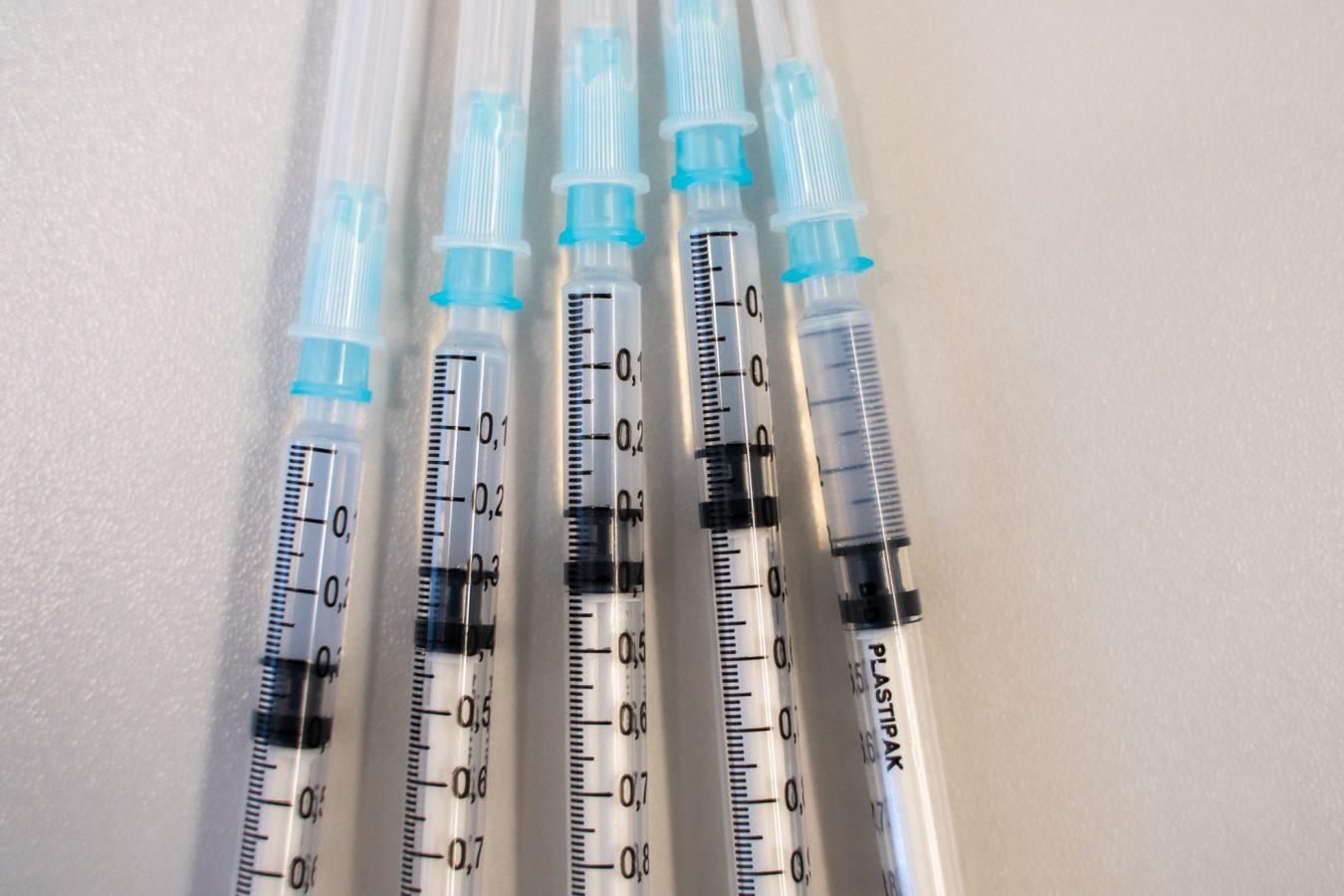 Prebolevniki po cepljenju s cepivi mRNA verjetno dosmrtno zaščiteni pred covidom-19