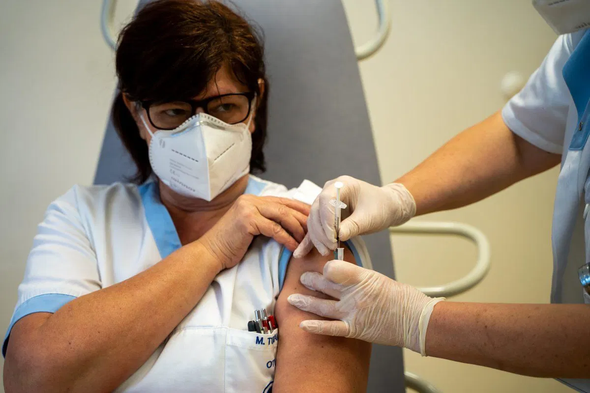 Kacin: Za cepljenje prioritetna skupina starejši od 50 let. Do poletja bi lahko precepili vso odraslo populacijo