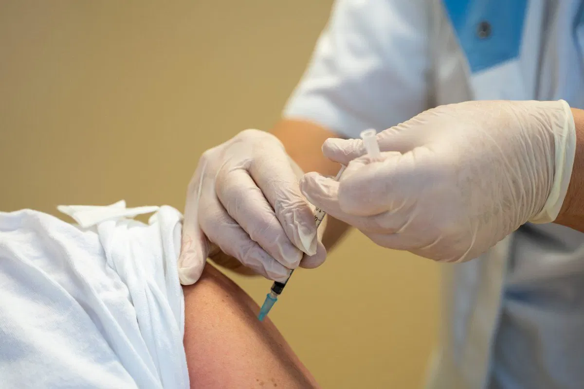 Mateja Logar o epidemioloških razmerah in o tem na kaj je treba biti pozoren po cepljenju s cepivom AstraZeneca