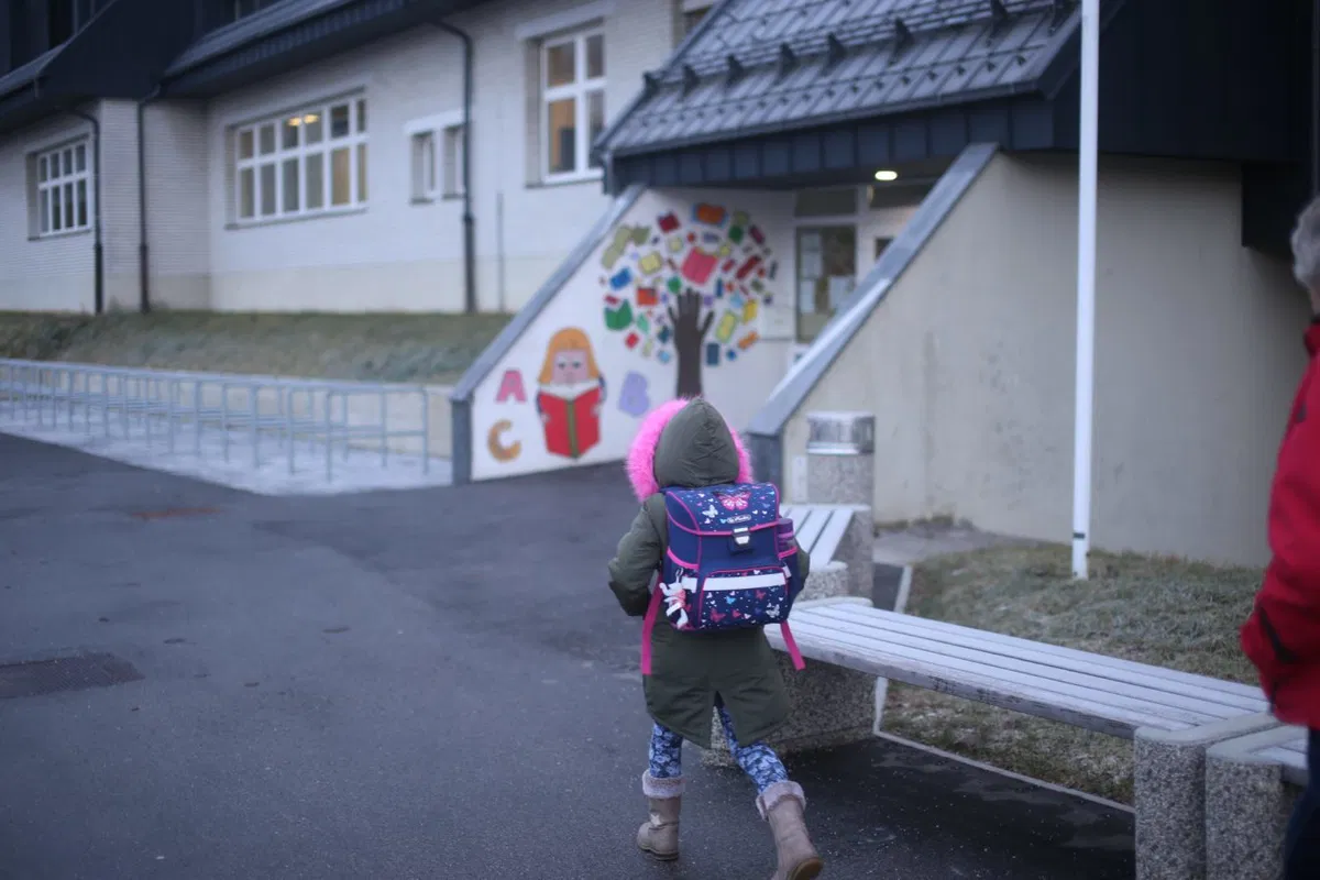 V klopi Druge OŠ Slovenj Gradec se je vrnilo 51 zaposlenih in 201 učenec, ravnateljica: "Šola brez otrok grozljiva"