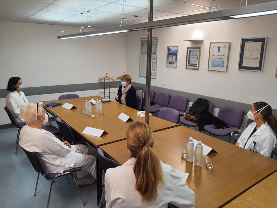 V SB Slovenj Gradec je v zadnjih treh mesecih covid-19 prebolelo 277 zaposlenih, cepivo za vse zainteresirane zaposlene pričakujejo prihodnji teden