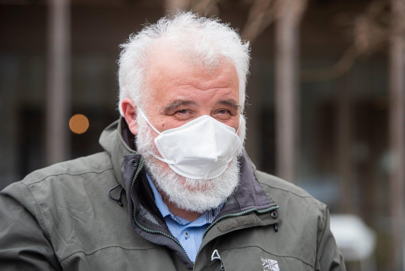 Krek: Slovenija še globoko v epidemiji, pri ukrepih je treba vztrajati