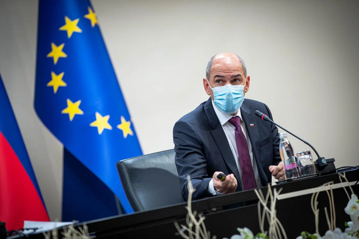 Janša: Z omejitvenimi ukrepi bomo morali živeti najmanj do pomladi