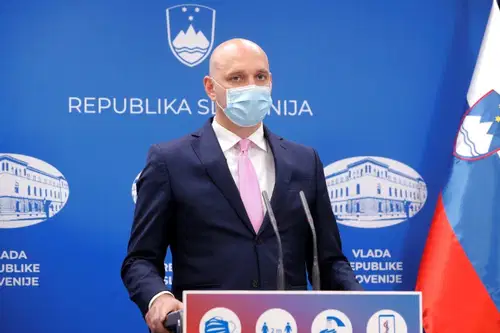 Zajc: Oblačila se lahko prodajajo le v specializiranih prodajalnah z otroškim programom