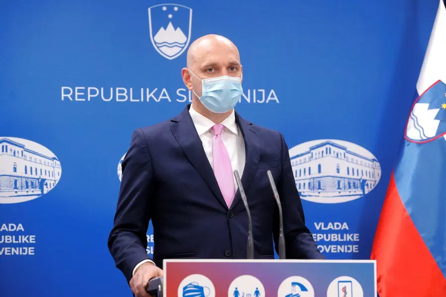 Zajc: Oblačila se lahko prodajajo le v specializiranih prodajalnah z otroškim programom