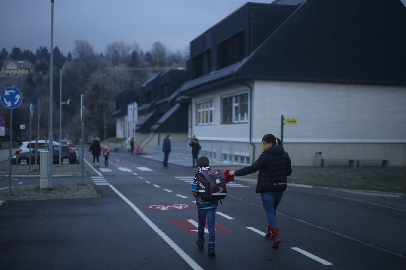 Za okoli 275.700 učencev in dijakov se začenja šola