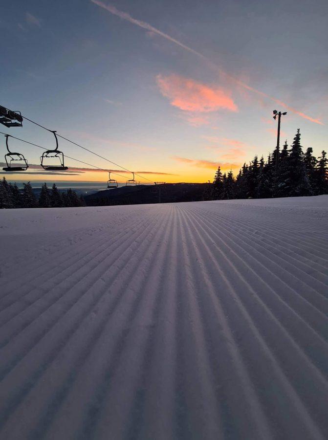 Na Kopah obratujejo vse naprave. Brezplačno testiranje zagotovljeno na smučišču vsak dan