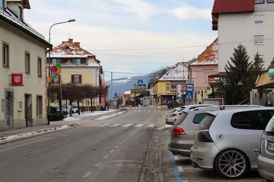 Dražba poslovne stavbe v lasti DUTB v središču Radelj ob Dravi uspešna